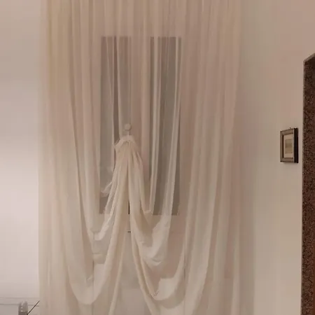 Anna's Little House * Bari