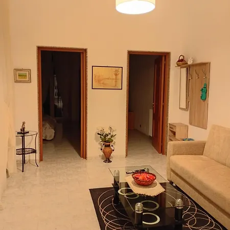 Anna's Little House Apartment *
